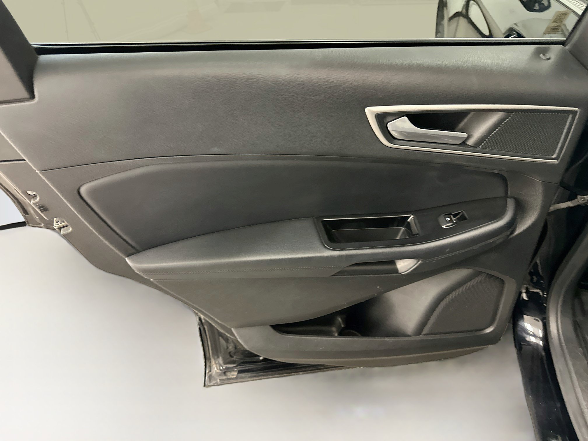 Used 2018 Ford Edge SEL w/ Equipment Group 201A AWD/4WD image 26