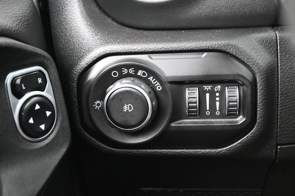Used 2021 Jeep Wrangler Unlimited Sahara AWD/4WD image 16