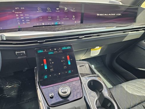 Used 2026 Cadillac Escalade IQL Luxury AWD/4WD image 31