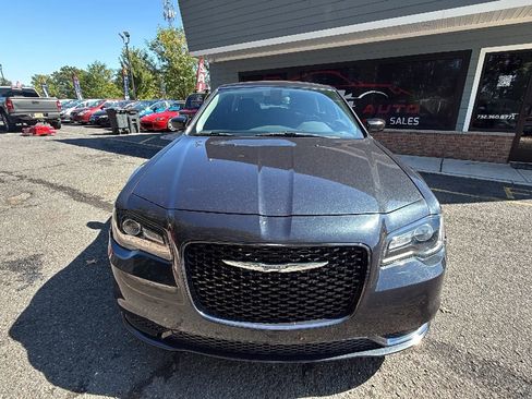 Used 2019 Chrysler 300 Touring w/ Sport Appearance Package image 2