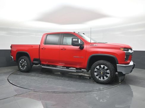 Used 2022 Chevrolet Silverado 2500 LT w/ Convenience Package image 11