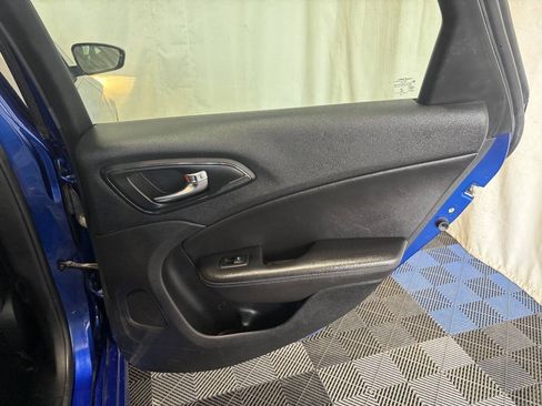 Used 2015 Chrysler 200 S FWD image 11
