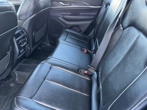 Used 2023 Jeep Grand Cherokee Limited image 16