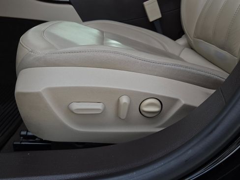 Used 2017 Buick Regal Sport Touring FWD image 16