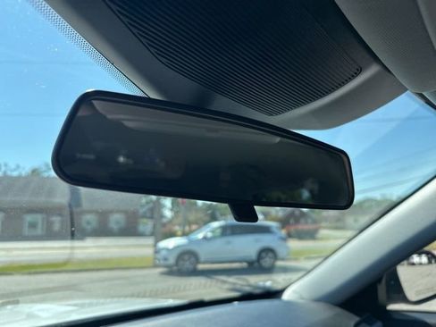 Used 2022 Ford Explorer XLT w/ Equipment Group 202A image 27