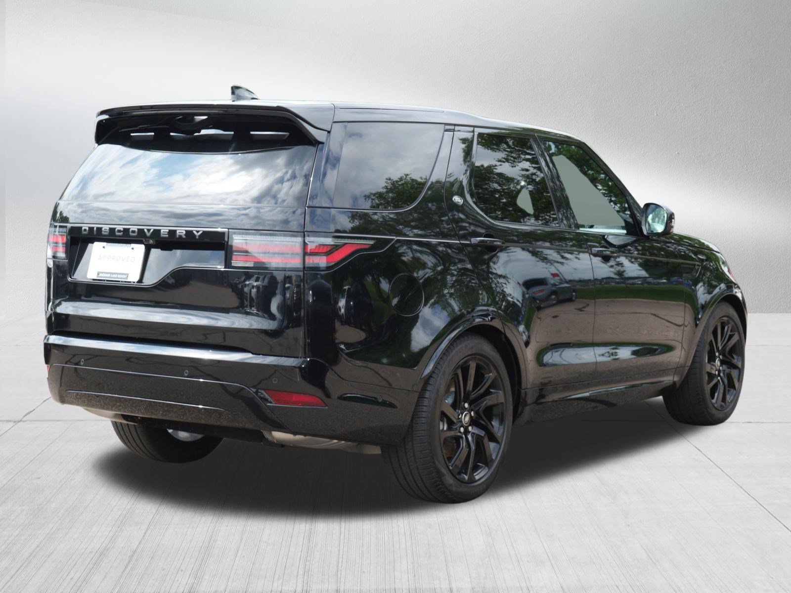 Certified 2025 Land Rover Discovery Dynamic SE AWD/4WD image 5