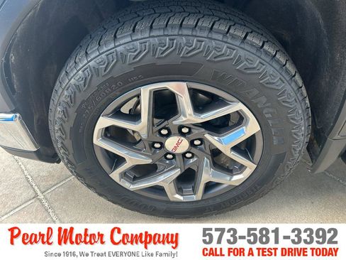 Used 2023 GMC Sierra 1500 SLT w/ SLT Premium Plus Package image 9