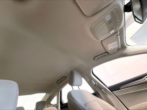 Used 2020 Ford Fusion SE image 21