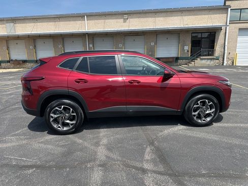 Used 2025 Chevrolet Trax LT w/ Driver Confidence Package FWD image 5