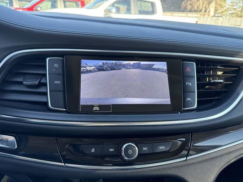 Used 2023 Buick Enclave Essence image 22