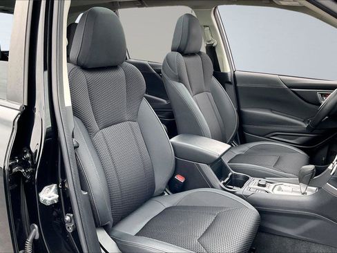 Used 2023 Subaru Forester Premium image 8