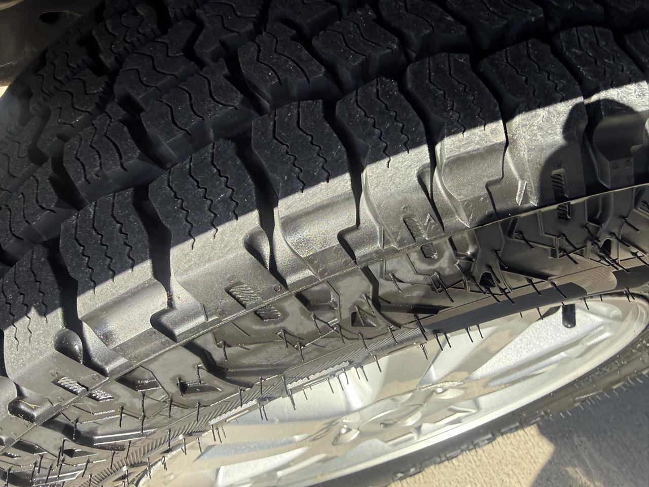 Used 2008 Ford Explorer Sport Trac XLT AWD/4WD image 6