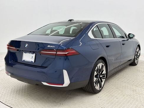 Used 2025 BMW 530i w/ Premium Package RWD image 7