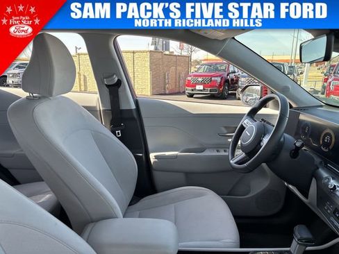 Used 2025 Hyundai Kona SEL image 18