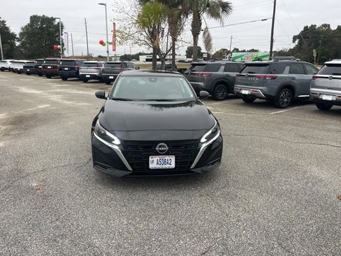 Used 2024 Nissan Altima 2.5 SV image 2