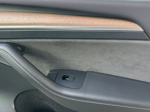 Used 2023 Tesla Model Y Performance image 22