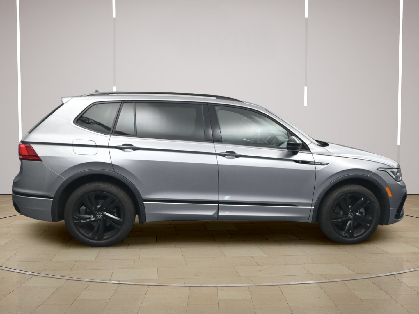 Used 2024 Volkswagen Tiguan SE R-Line FWD image 8