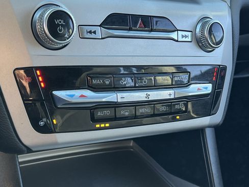 Used 2022 Ford Explorer XLT w/ Equipment Group 202A image 21