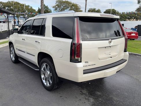 Used 2015 Cadillac Escalade Luxury image 5