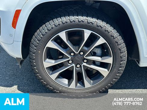 Used 2023 Jeep Grand Cherokee Overland AWD/4WD image 12