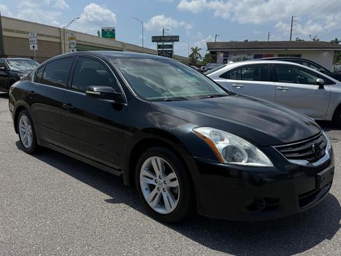 Used 2012 Nissan Altima 3.5 SR w/ Sport Pkg FWD image 3