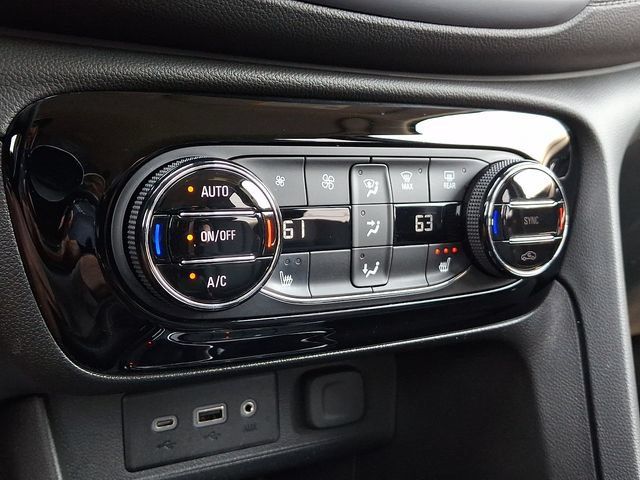 Used 2023 Buick Encore GX Essence FWD image 16
