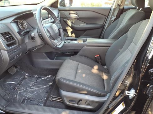 Certified 2025 Nissan Rogue SV FWD image 21