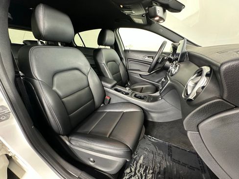 Used 2020 Mercedes-Benz GLA 250 w/ Premium Package image 6