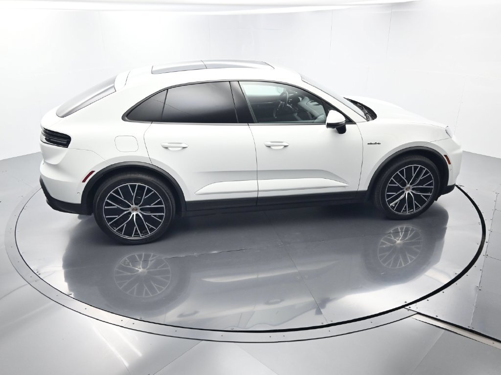 Certified 2024 Porsche Macan 4 Electric AWD/4WD image 41