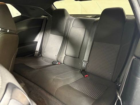 Used 2016 Dodge Challenger SXT image 35