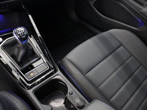Used 2024 Volkswagen Golf R AWD/4WD image 17