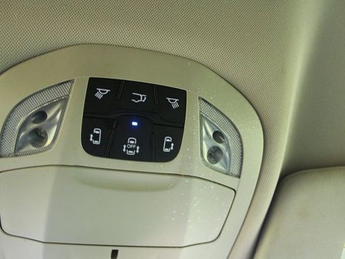 Used 2021 Chrysler Pacifica Touring-L image 23