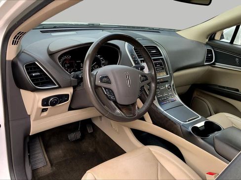 Used 2018 Lincoln MKX Reserve w/ Driver Assistance Package FWD image 17