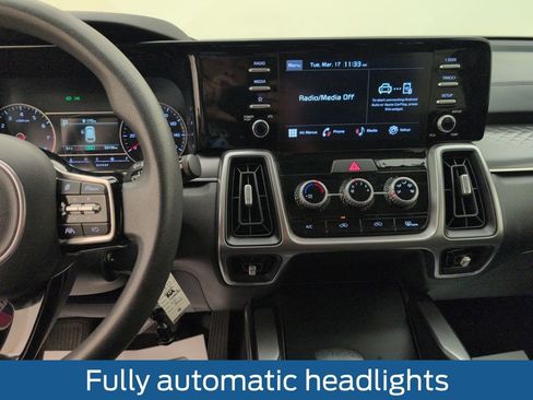 Used 2023 Kia Sorento LX image 19