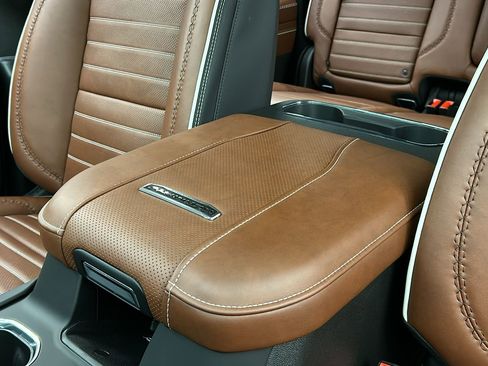 Used 2025 GMC Sierra 3500 Denali Ultimate image 33