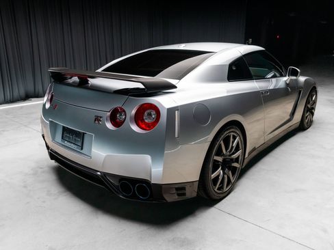 Used 2012 Nissan GT-R Premium image 36