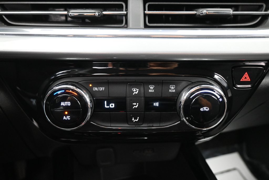 Used 2024 Chevrolet Trax LT FWD image 14