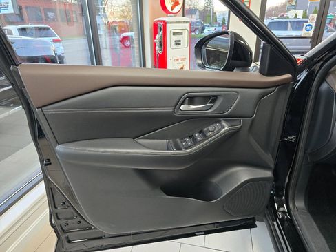 Used 2023 Nissan Rogue SV w/ SV Premium B Package AWD/4WD image 16