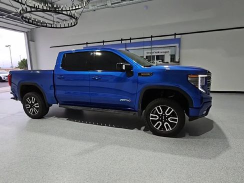 Used 2022 GMC Sierra 1500 AT4 w/ AT4 Premium Package AWD/4WD image 3