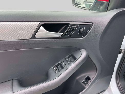 Used 2017 Volkswagen Jetta SE image 17