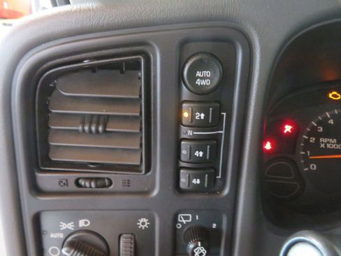 Used 2003 Chevrolet Suburban Z71 AWD/4WD image 41