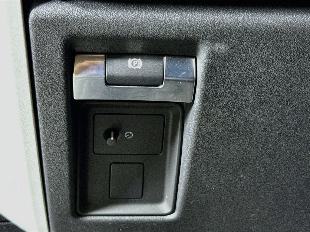 Used 2024 Land Rover Defender 110 S AWD/4WD image 10