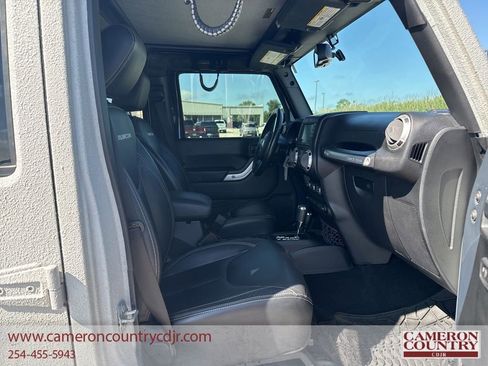 Used 2017 Jeep Wrangler Unlimited Rubicon w/ Cold Weather Group AWD/4WD image 14