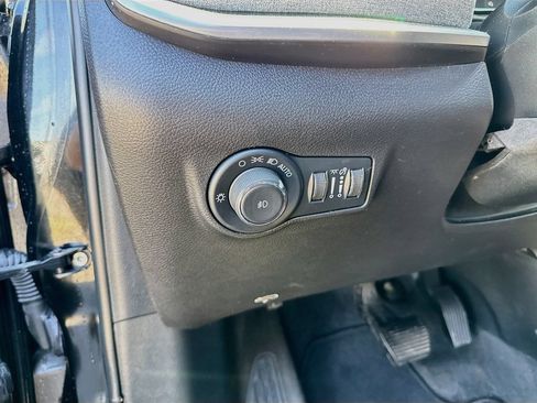 Used 2025 Jeep Compass Latitude AWD/4WD image 10