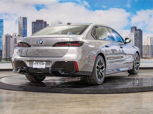 Used 2026 BMW 740i xDrive w/ Premium Package image 8