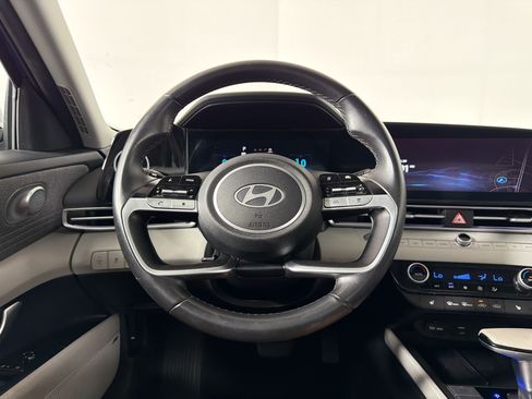 Used 2025 Hyundai Elantra Limited FWD image 13