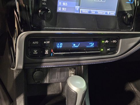 Used 2019 Toyota Corolla SE FWD image 31