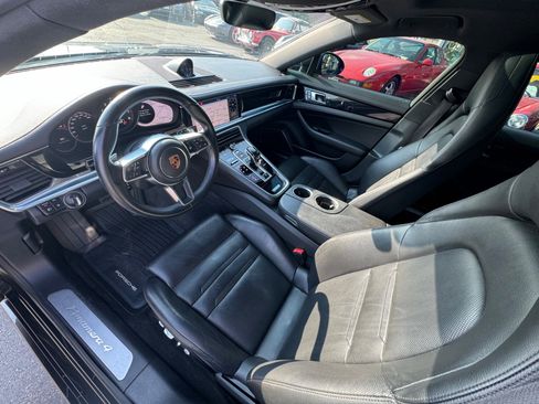 Used 2018 Porsche Panamera 4 image 3