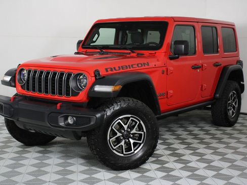 Used 2025 Jeep Wrangler Unlimited Rubicon w/ Convenience Group AWD/4WD image 3