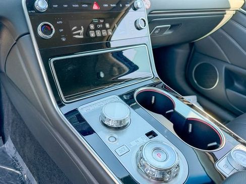 Used 2025 Genesis GV80 2.5T Standard image 18